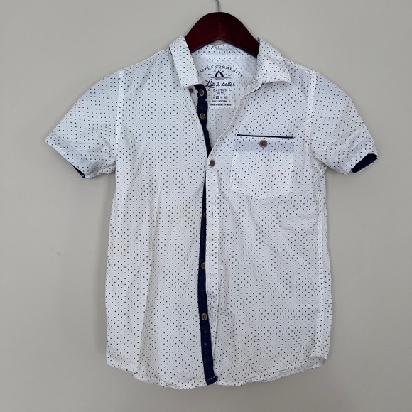 White 100% cotton with polka dots button down shirt with short sleeve. Size 9/10 - Picture 5 of 7